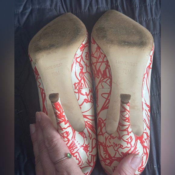 Nine West stylish dress pump
Shoe size 7.5
Originally $50, worn 3 times only - Picture 9 of 12